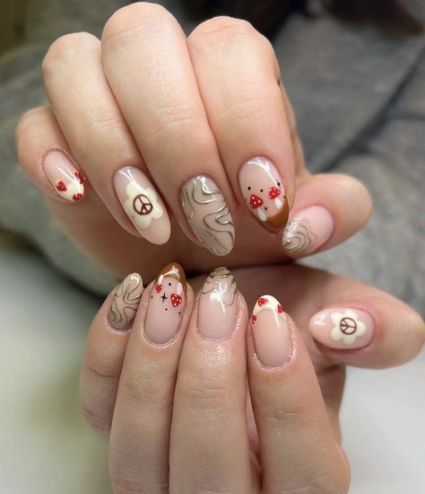 Cute Nails Mushroom, Short Acrylic Nails Cottagecore, Short Nails Cottagecore, Mushroom Gel Nail Designs, Cottagecore Almond Nails, Cute Short Mushroom Nails, Almond Nails Mushroom Design, Nail Art Designs Mushroom, Gel Nails Mushroom