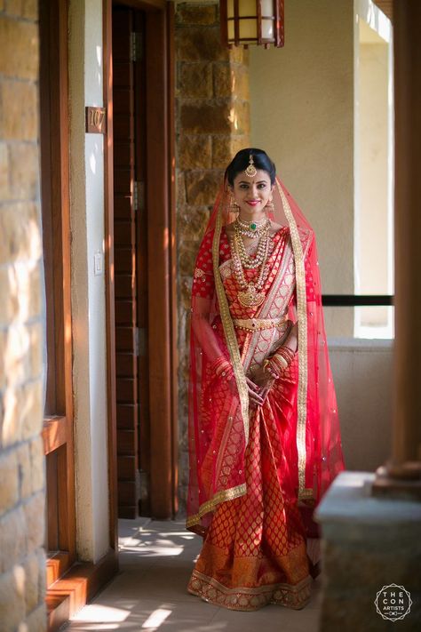 Outfits Photo Red South Indian Saree, South Indian Saree, Red Saree Wedding, South Indian Wedding Saree, Marathi Bride, Indian Wedding Bride, Bridal Sarees South Indian, Bridal Dupatta, Indian Bridal Sarees