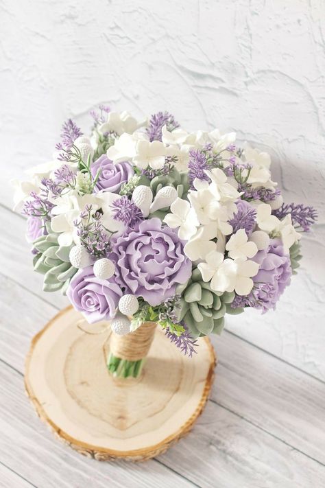 Succulent Wedding Bouquet, Bridal Bouquet Purple, Light Purple Wedding, A Lot Of Flowers, Lavender Wedding Theme, Green Succulents, Succulent Bouquet Wedding, Lavender Wedding Flowers, Bouquet Purple