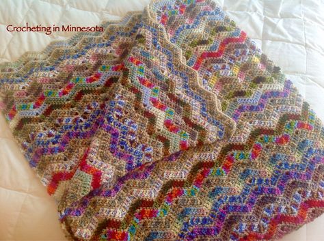 Ripple Scrap Afghan from Crocheting in Minnesota Motifs Afghans, Crochet Ripple Blanket, Scrap Yarn Crochet, Crochet Afghan Patterns Free, Crochet Afgans, Manta Crochet, Crochet Patterns Free Blanket, Afghan Patterns, Crochet Afghans