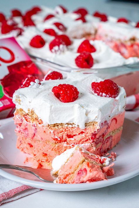 Raspberry Icebox Cake, Icebox Cheesecake, Strawberry Cheesecake Salad, Cheesecake Salad, 90s Playlist, Strawberry Icebox Cake, Box Cakes, Strawberry Cake Recipes, 12 Tomatoes