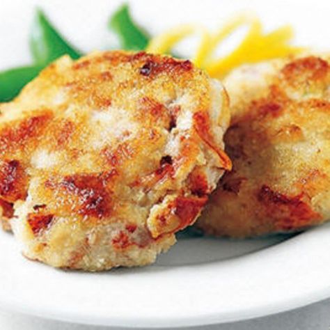 Lobster Cakes Lobster Cakes, Seafood Appetizers Easy, Lobster Cake, Cakes Easy, Lobster Dishes, Easy Seafood, Lobster Recipes, Seafood Appetizers, Crab Cakes