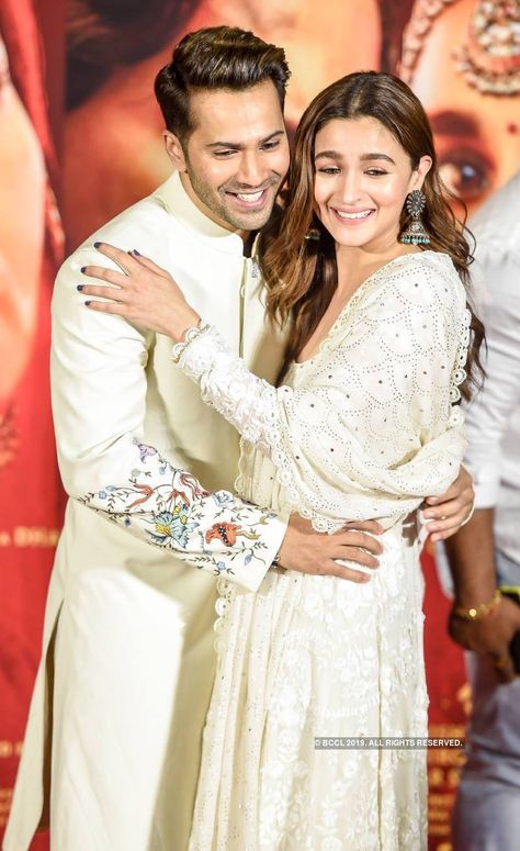 Varun Dhawan Kalank, Alia Bhatt Varun Dhawan, Kathak Dance, Baggy Jeans For Women, Alia And Varun, Best Couple Pictures, Zayn Malik Pics, Guru Pics, Atif Aslam