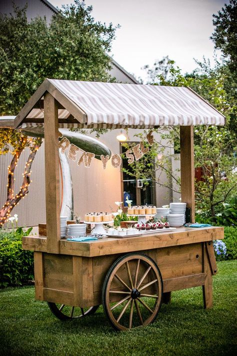 Rustic Wedding Foods, Food Truck Wedding, Wooden Cart, Catering Buffet, Candy Cart, Decor Studio, Rustic Wedding Inspiration, Flower Cart, Pizza Party