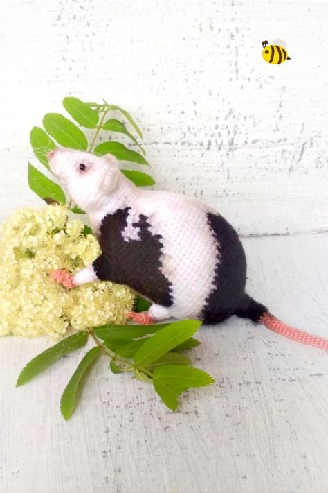 Black and white mouse toy crocheted handmade for gift Realistic Amigurumi, Crocheted Mouse, Crochet Rat, Chinese Horoscope, Riff Raff, Quick Crochet Patterns, Easy Crochet Patterns Free, Mouse Toy, Merch Ideas