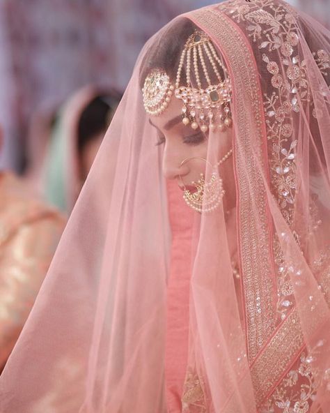 bridal lehengas @nivetas Indian Bridal Veil, Muslim Bridal Look, Muslim Bridal, Pengantin India, Muslim Brides, Saree Bollywood, Bride Photoshoot, Pakistani Wedding Outfits, Muslim Bride