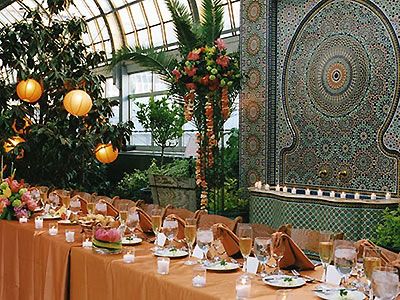 Wedding Venues Chicago, Wedding Who Pays, Chicago Decor, Wedding Party Songs, Garfield Park Conservatory, Conservatory Wedding, Illinois Wedding Venues, Cheap Wedding Venues, Free Wedding Printables