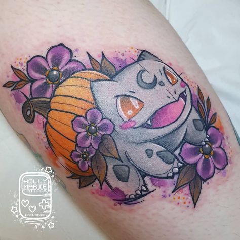 Pumpkasaur!!!!! 🎃🎮 Halloween & Pokémon, 2 of my favourite things in the world!! Thank you so much Leah 💜 I would love to make more spooky… Cute Halloween Tattoos, Halloween Tattoos Sleeve, Pumpkin Tattoo, Holly Marie, Pokemon Tattoo, Kawaii Tattoo, Spooky Tattoos, Gaming Tattoo, 1 Tattoo