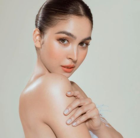 julia barretto Julia Barretto Fashion, Julia Baretto Aesthetic, Julia Barretto, Make Up Inspo, Insta Photo Ideas, Cool Tones, Instagram Sign, Natural Makeup, Welcome Back