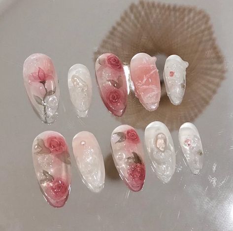 White Rose Nails, Gold Gel Nails, Nails Flowers, Asian Nails, Cute Simple Nails, Floral Nail Designs, Nail Design Inspiration, Pretty Gel Nails, Really Cute Nails