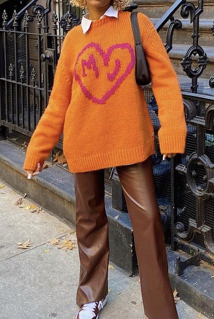 Colorful Winter Outfits Street Styles, Cute Winter Outfits Colorful, Bre Tiesi Style, Colourful Fall Outfit, Brown And Orange Outfit, Orange Sweater Outfit, Colorful Winter Outfits, Colorful Fall Outfits, Brown Pants