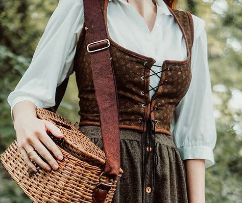 Hobbit Vest, Hobbit Fashion, Rachel Maksy, Ren Faire Outfits, Fair Outfits, Corset Vest, Cottagecore Outfits, Look Rock, Cottagecore Fashion