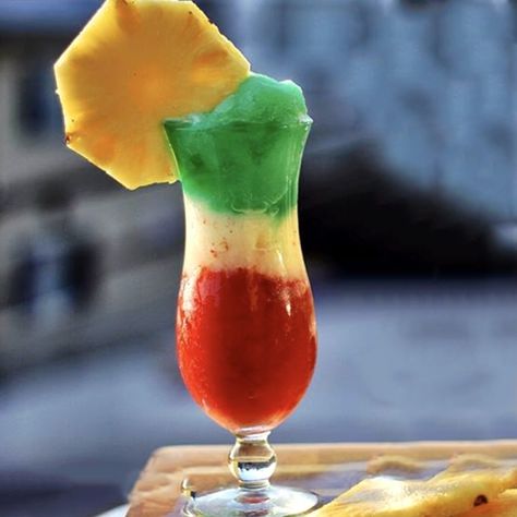 Cinco de Mayo Mexican Flag - Tipsy Bartender Bacardi 151, Jungle Juice Recipe, Pineapple Mojito, Cream Of Coconut, Frozen Cocktail Recipes, Party Drinks Alcohol, Vegan Mexican Recipes, Tipsy Bartender, Mexican Flag