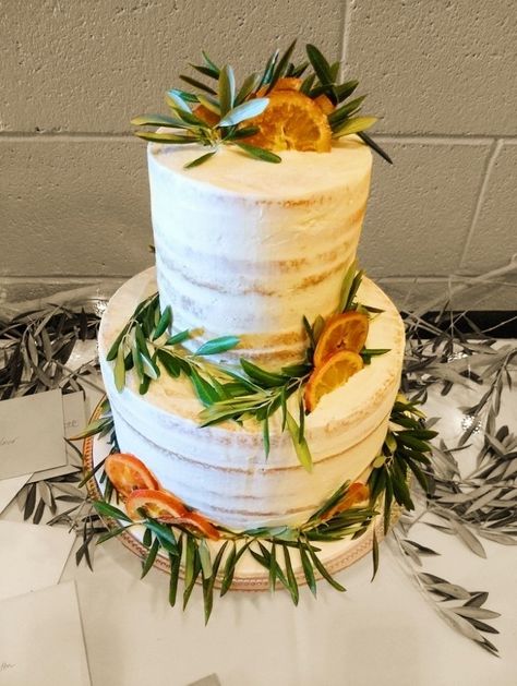 Wedding Cake Dried Oranges, Wedding Cake With Orange Slices, Dried Orange Wedding Cake, Dried Orange Cake, Dried Oranges Wedding Decor, Dried Orange Wedding, Cake With Orange Slices, Cake With Olive Leaves, Wedding Cake Figs