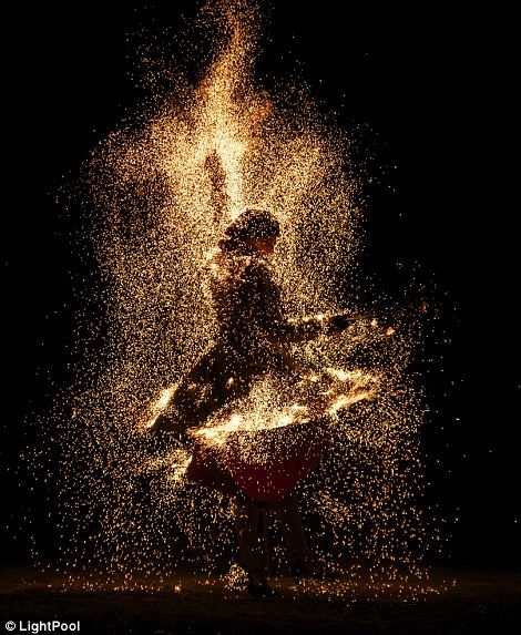 A show by Cie Bilbobasso Polar, which combines lights and fire with Argentinian tango... Light Upon Light, Tattoo Fly, Persian Calligraphy Art, Dance Paintings, Gold Aesthetic, Turkish Art, Islamic Art Calligraphy, Blackpool, Dance Photography