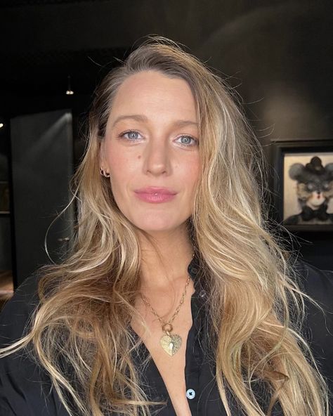 Harwell Godfrey Unveils Diamond Heart Pendant for Charity - Only Natural Diamonds Fringe For Diamond Face, Blake Lively Blonde, Blake Lively Hair Color, Blake Lively Makeup, Sage Outfits, Blake Lively Hair, Blake Lively Family, Face Ideas, Selfie Portrait