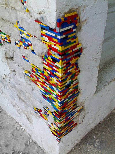 jan vormann: dispatchwork Lego Hacks, Lego Wall, Lego Architecture, Lego Art, Lego Brick, Art Street, Street Art Graffiti, Land Art, Art Graffiti