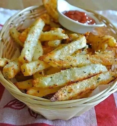 Parmesan Fries Recipe, Baked Garlic Parmesan Potato Wedges, Garlic Baked Potatoes, Garlic Parmesan Potato Wedges, Tv Snacks, Yummy Potatoes, Baking Potatoes, Parmesan Potato Wedges, Garlic Parmesan Fries