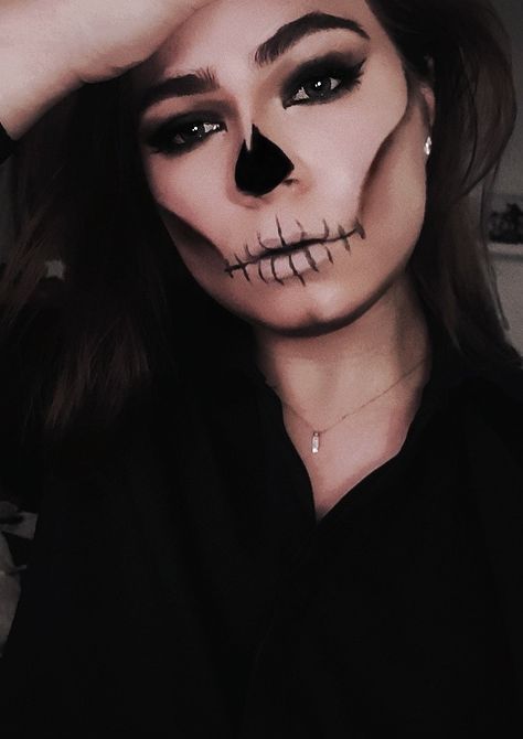 Easy Ghost Face Painting, Easy Halloween Makeup Skeleton, Grim Reaper Makeup Female Easy, Halloween Skull Makeup Easy, Easy Skull Makeup Simple, Skull Face Makeup Easy, Grim Reaper Makeup Female, Half Face Skull Makeup, Skeleton Face Paint Easy