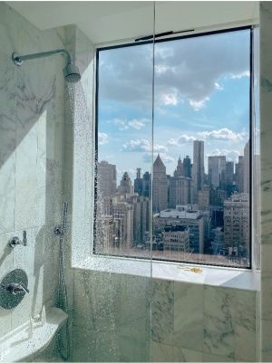 Nyc Apartment Bathroom, Apartamento New York, Bathroom View, Nyc Penthouse, City View Apartment, Apartment View, Apartment Goals, Nyc Life, Apartment Aesthetic