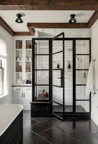 Beautiful Farmhouse Themed Bathroom Ideas and Designs! Discover some of the best farmhouse style bathroom ideas and designs you can use in your own farm home. Walk In Shower Black And White, Guest Bathroom With Tub, Build Design, Grey Baths, Bath Renovation, Interior Design Per La Casa, Uh Huh, Hus Inspiration, Big Bear