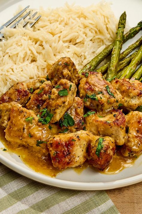 Chicken Finger Recipes Main Dishes, Easy Recipes Finger Food, Creamy Chicken Bites, Garlic Butter Chicken Bites With Creamy Parmesan Pasta, Healthy Dinner Recipes Pork, Brown Butter Chicken, Chicken Breast Dinner Ideas, Garlic Chicken Bites, Basic Meals