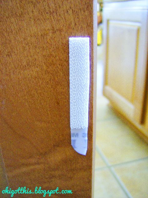 Velcro cabinet doors: Less Annoying (and More Cheap) Baby Proofing Baby Proofing Hacks, Baby Proof House, Baby Proof Cabinets, Toddler Proofing, 1 Samuel 1 27, Cat Proofing, Baby Life Hacks, Baby Proofing, Diy Cabinets