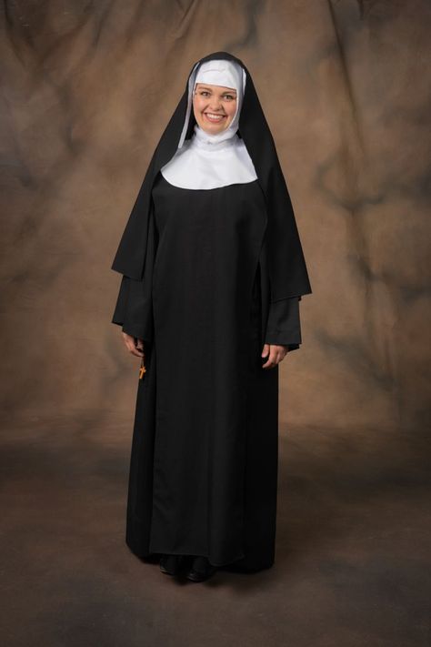 Biblical Costumes, Interesting Style, Nun Costume, Sister Act, Fantasias Halloween, Catholic Art, Sound Of Music, Design Inspo, Nun Dress