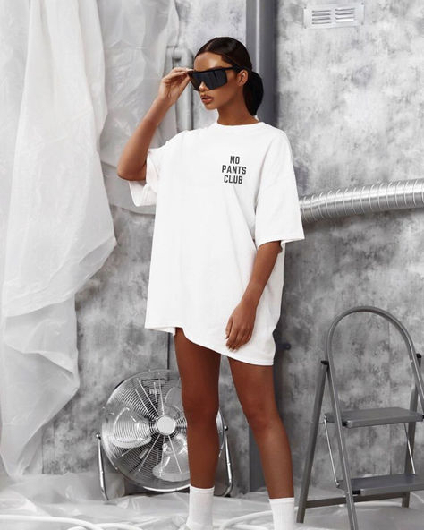 Feminist Clothing, Sisters And Seekers, White Tshirt Outfit, Oversized White T Shirt, T-shirt Photography, Oversize Tshirt Outfits, Feminist Clothes, T Shirt Aesthetic, Branding Photoshoot Inspiration