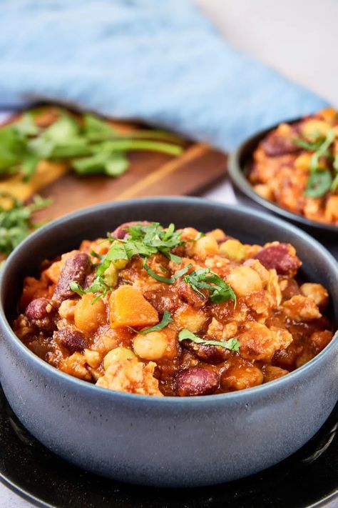 One Pot Panera Turkey Chili (Copycat) Panera Turkey Chili Recipe, Panera Turkey Chili, Turkey Chili Recipe, Copycat Panera, Chili Recipe Turkey, Turkey Chili, Garbanzo Beans, Cat Recipes, Chili Recipe