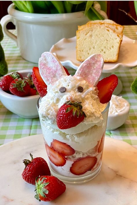 These easy and adorable bunny parfaits are made of layers of homemade whipped cream, circles of vanilla pound cake, and fresh strawberries. They’re perfect for Easter or any time you’re in the mood for a delicious strawberry dessert. Get our easy recipe below. Strawberry Shortcake Easter Bunny Parfait, Easter Bunny Parfait, Bunny Parfait, Rabbit Strawberry, Easter Appetizers Easy, Cute Easter Desserts, Easter Buffet, Vanilla Pound Cake, Parfait Recipe