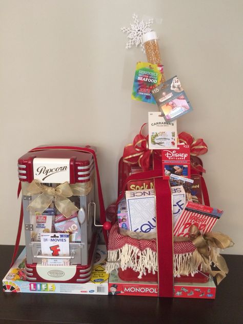 Family Fun Night basket with retro popcorn maker, retro picnic basket, games, gift cards and candies Popcorn Maker Gift Basket, Kindergarten Basket, Family Fun Night Basket, Family Game Night Gift Basket, Game Night Gift Basket, Family Movie Night Gift, Retro Popcorn, Fundraiser Gala, Popcorn Gift Basket