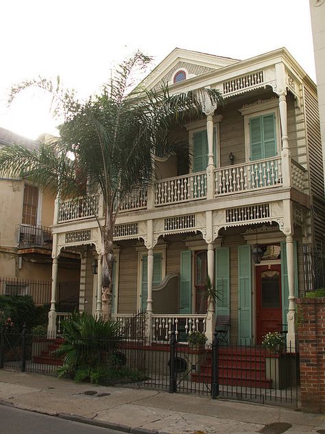 French Quarter, Louisiana.  We walked past this house a couple of times while we were there on vacation. French Quarter Decor, Louisiana Architecture, Case Creole, New Orleans Architecture, New Orleans French Quarter, Building Signs, New Orleans Homes, French Colonial, Garden District