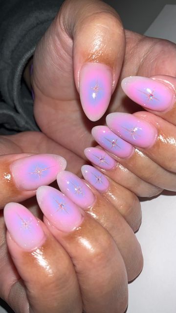 Good Energy Nails, Aura Nails Stars, Gel Nail Designs Colorful, Aura Nails Rainbow, Multicolor Aura Nails, Pink And Blue Aura Nails, Lavender Aura Nails, Pink And Purple Nails Designs, Aura Nails Purple