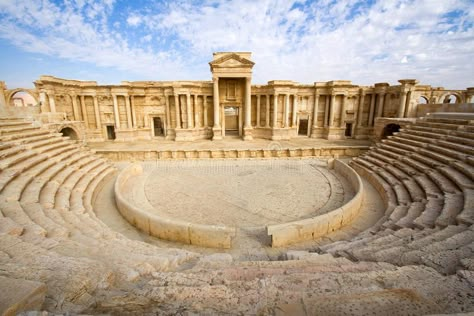 Ancient Theater, Palmyra Syria, Ancient Roman Architecture, Mediterranean Aesthetic, Beautiful Hikes, Roman Architecture, Overseas Travel, Ancient Buildings, Architecture History