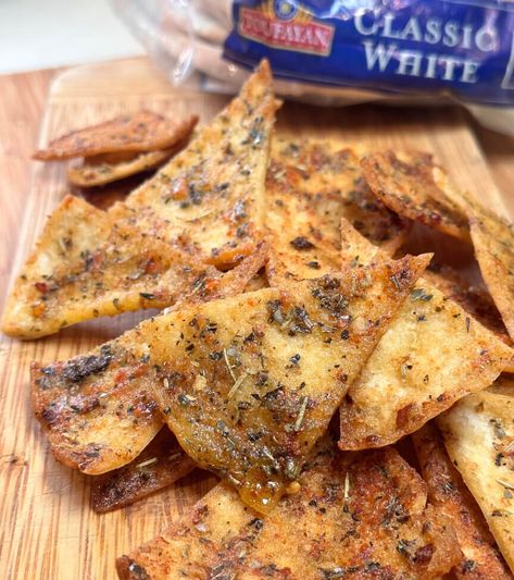 You're going to love these Toufayan Garlic Bread Pita Chips! A crunchy, crispy version of garlic bread the whole family will enjoy! Cream Cheese Enchiladas, Garlic Chips, Pita Chips, 9x13 Baking Dish, Gluten Free Cheese, Pita Bread, Enchilada Sauce, Garlic Bread, Italian Seasoning