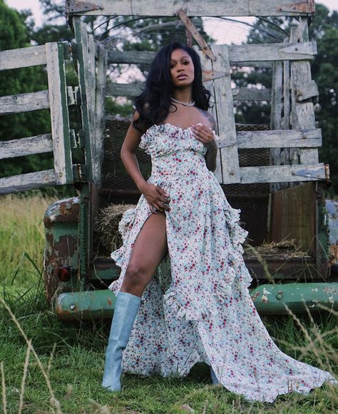 Summer Photoshoot Black Women, Black Cowgirl Photoshoot, Dess Dior Photoshoot, Nature Photoshoot Black Women, Photoshoots Black Women, Outside Photoshoot Ideas For Women Black, Natural Photoshoot Black Women, Outdoor Birthday Photoshoot Women, Outdoor Photoshoot Ideas For Women