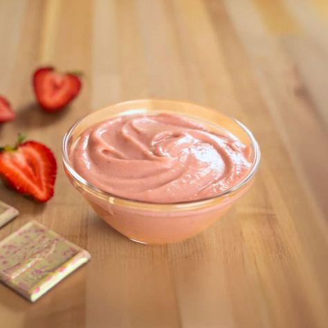 How to Make the Perfect Strawberry Ganache for Desserts Strawberry Ganache Recipe, Strawberry Ganache, Cake Recepies, White Chocolate Strawberries, Ganache Recipe, Cake Pop Recipe, Strawberry Puree, Cake Fillings, Strawberry Desserts