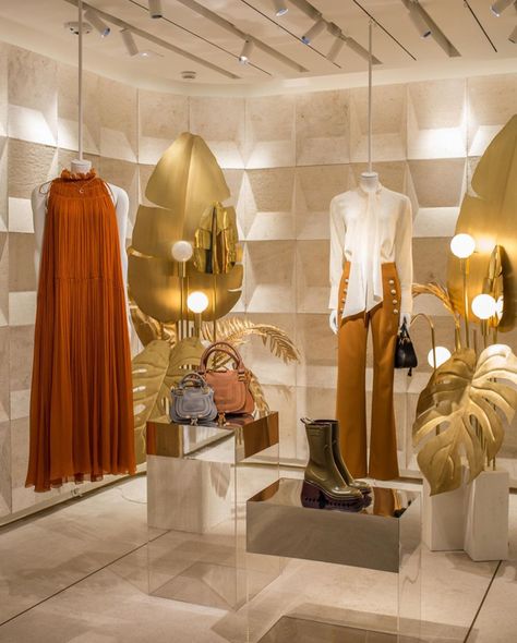 Chloe Store, Luxury Window Display, Sparkly Walls, Sequin Wall, Light Tunnel, Store Window Display, Visual Merchandising Displays, Store Window Displays, Sequin Backdrop