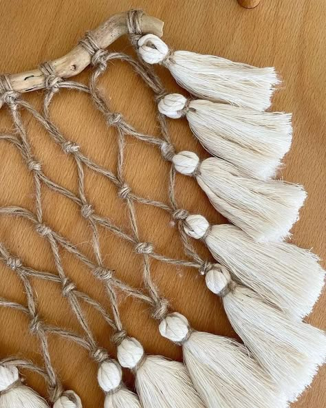 Beachy Macrame, Driftwood Macrame, Simple Macrame, Boho Crafts, Boho Crafts Diy, Crochet Disney, Macrame Dress, Macrame Wall Hanging Diy, Mini Macrame