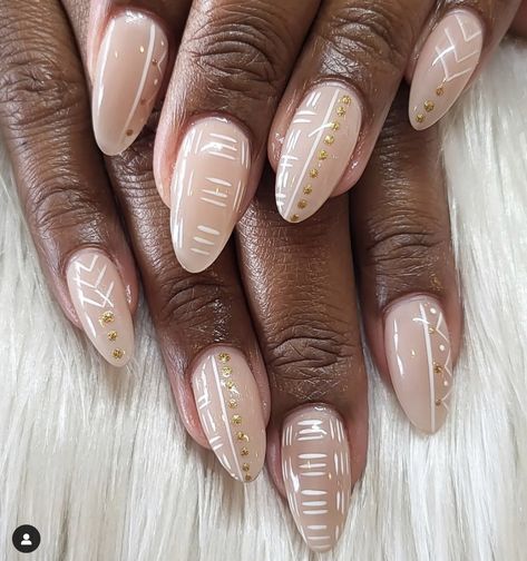 Henna Design On Nails, Wakanda Nails Designs, Nails For Africa, Mud Cloth Nails, Old Hollywood Nail Designs, Africa Inspired Nails, Afro Nail Art, Basic Autumn Nails, Round Nail Art Designs