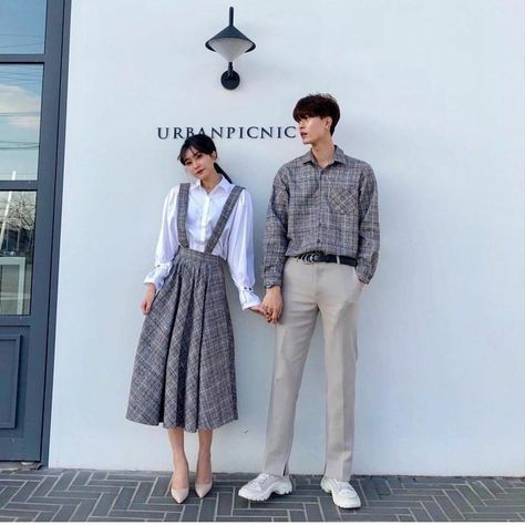 Korean Couple Outfits, Dark Academia Aesthetic Fashion, Couple Streetwear, Couple Outfits Matching, Couple Korean, Outfit Couple, Couple Clothes, Couple Fashion, Cute Couple Outfits