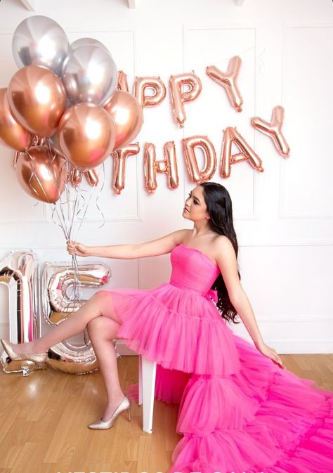 Colorful Photoshoot, Quinceanera Photoshoot, Studio Photoshoot Ideas, Cute Birthday Pictures, 21st Birthday Photoshoot, Girl Birthday Decorations, Cute Birthday Outfits, Under The Knife, Portrait Photoshoot