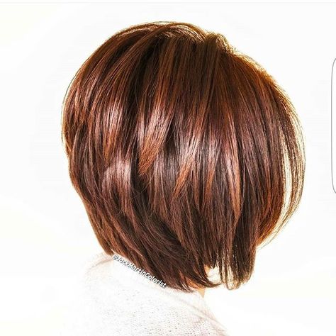 Love everything about this @jackmartincolorist Aline Bob, Cute Bob Haircuts, Κούρεμα Bob, Medium Length Bobs, Medium Bob Haircut, Medium Bob Hairstyles, Choppy Bob Hairstyles, Glossy Hair, Short Straight Hair