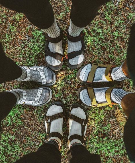 Teva Sandals With Socks Outfit, Teva Socks Outfit, Socks And Sandals Outfit Summer, Chacos With Socks Outfit, Teva Hiking Outfit, Teva With Socks, Teva Sandals Aesthetic, Teva Sandals Outfit Hiking, Hiking Sandals Outfit