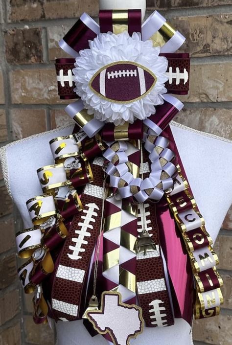 Football Garters For Homecoming, Football Garter, Mum Braids, Homecoming Corsage, Football Spirit, Senior Football, Senior Overalls, Homecoming Mums Diy, Mom Diy