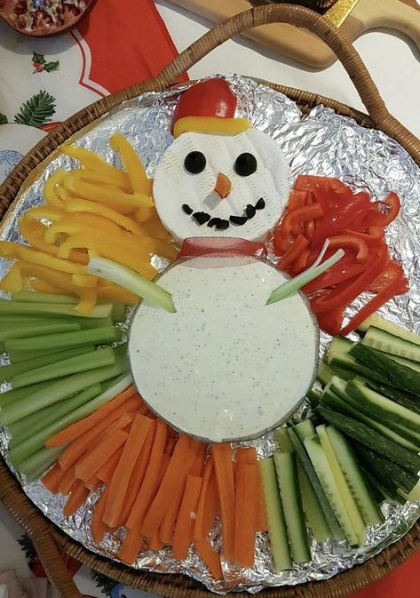 Snowman Dip, Christmas Party Finger Foods, Head Picture, Party Finger Food, Veggie Platter, Craft Night Ideas, Veggie Art, Christmas Candies, Vegetable Platter