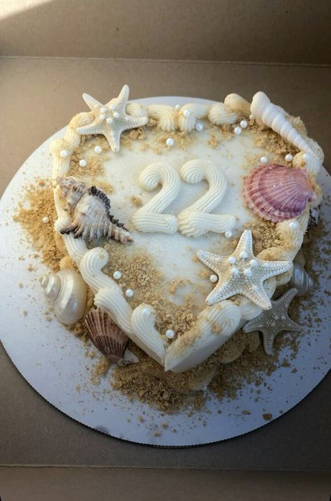 Birthday Cake Beach Aesthetic, Love Island Cake, Beach Birthday Party Cake, Beach Birthday Party Aesthetic, 22 Bday Cake, Beach Birthday Aesthetic, Ocean Theme Cake, Coastal Cake, Bolo Simpsons