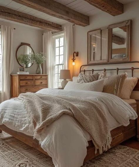 Bedroom Ideas Masterbedroom, Monochromatic Bedding, Wooden Ceiling Bedroom, Bedroom Rustic, Modern Rustic Home Decor, Natural Wood Bedroom Ideas, Cozy Master Bedrooms Decor, French Farmhouse Bedroom, Farmhouse Bedroom