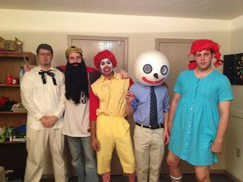 It's your chance this Halloween to indulge by going as one of your favorite fast-food chains.  Source: Reddit user undrtkrwrestler via Imgur Zombie Couple Costume, Group Costume Ideas, Original Halloween Costumes, Diy Group Halloween Costumes, Food Costumes, Food Chains, Homemade Halloween Costumes, Cheap Halloween, Homemade Costumes